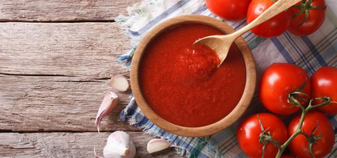 765_360_tomato-sauce-with-garlic-and-basil-in-wooden-bowl-horizontal_1507229719.jpg